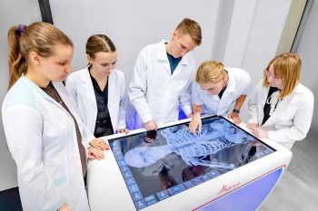 В «Интердоме» стартовала трехнедельная образовательная программа для школьников из Узбекистана