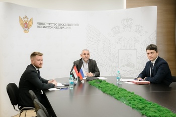 Сергей Кравцов обсудил с Сергеем Аксеновым подготовку к новому учебному году в Крыму