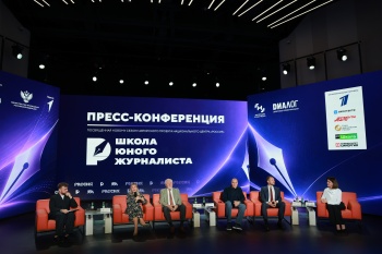 Сергей Кравцов встретился со студентами на площадке выставки «Единая школа – Единая страна»